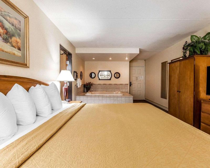 Quality Inn Chillicothe Area image
