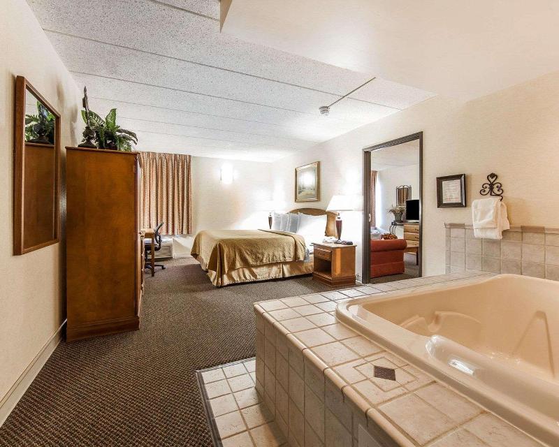 Quality Inn Chillicothe Area image