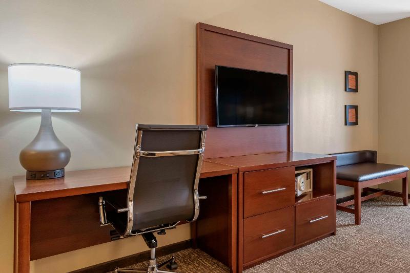 Comfort Suites Manheim - Lancaster image