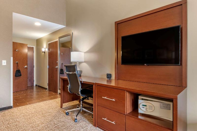 Comfort Suites Manheim - Lancaster image