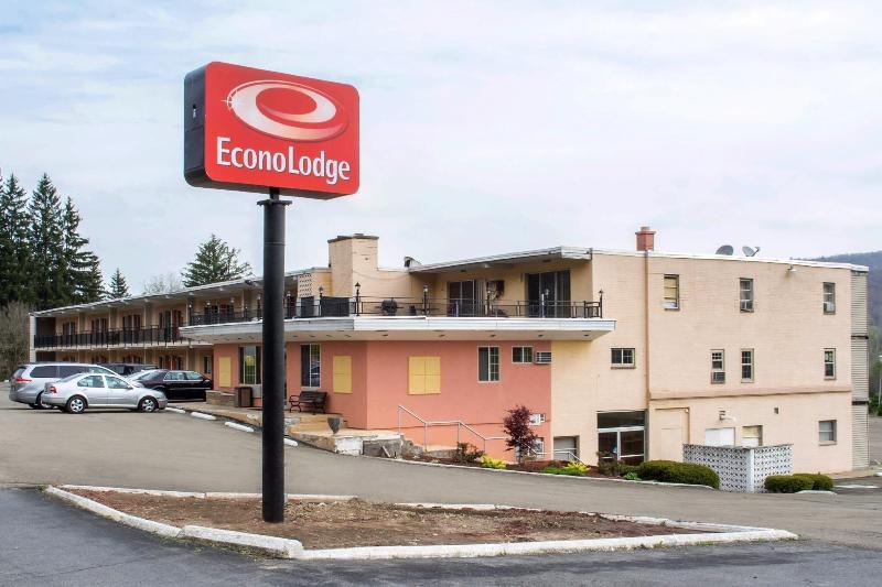 Econo Lodge Bradford image