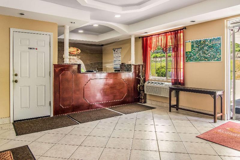 Econo Lodge Bradford image