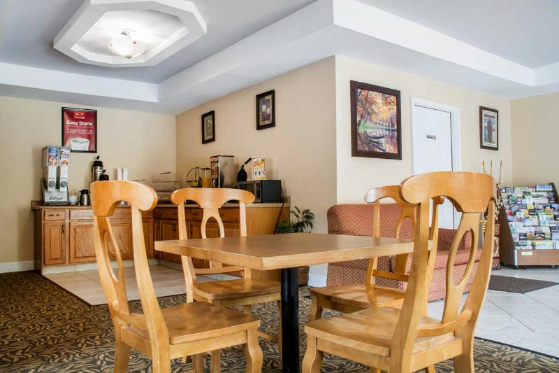 Econo Lodge Bradford image