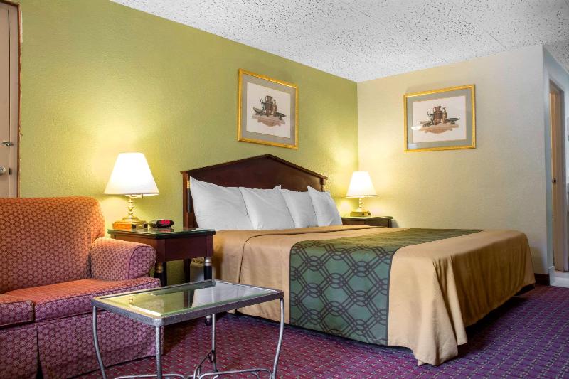 Econo Lodge Bradford — photo 57