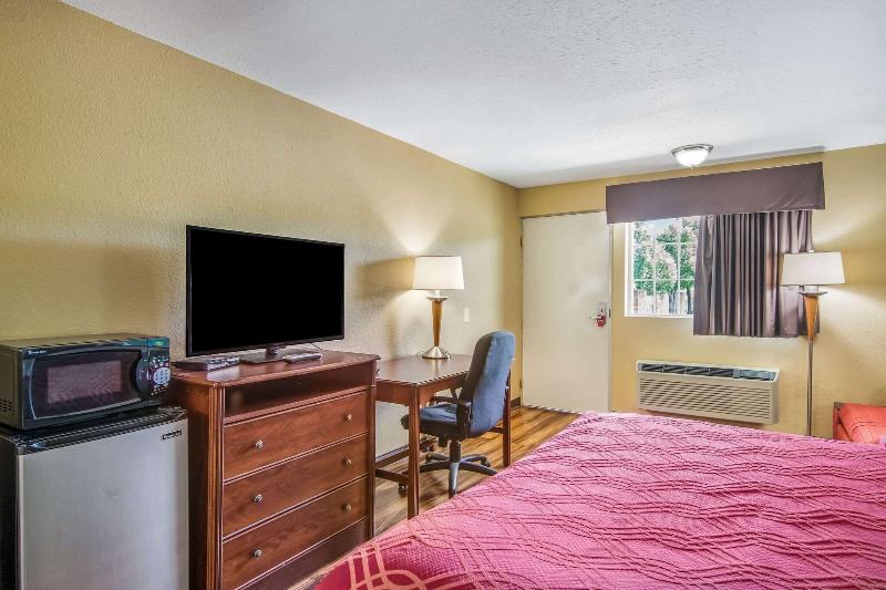 Econo Lodge Bradford image