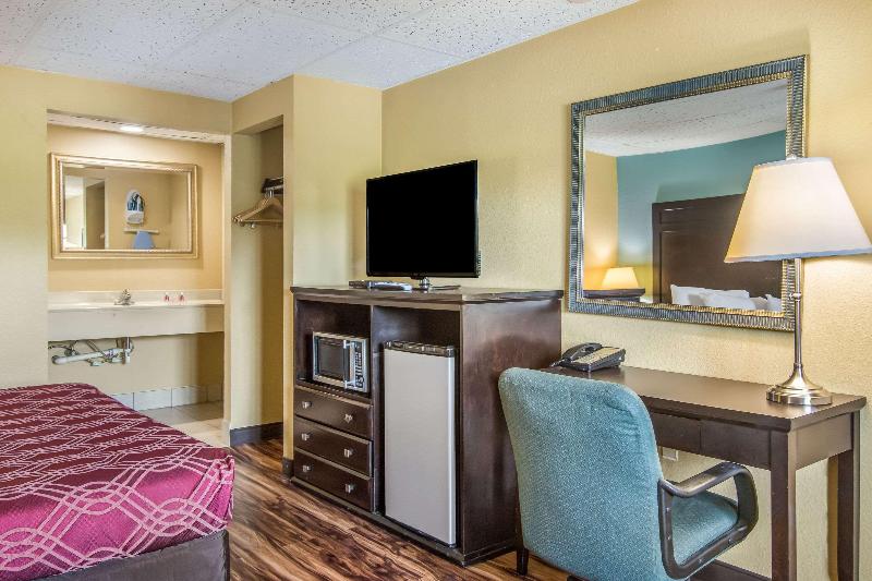 Econo Lodge Bradford — photo 92