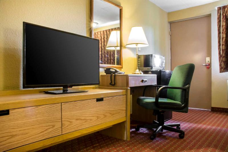 Econo Lodge Bradford image