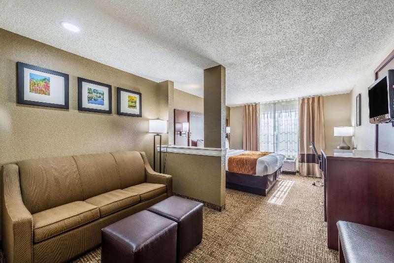 Comfort Inn & Suites Dayton North image