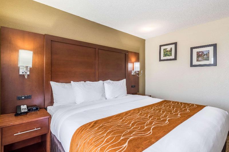 Comfort Inn & Suites Dayton North image