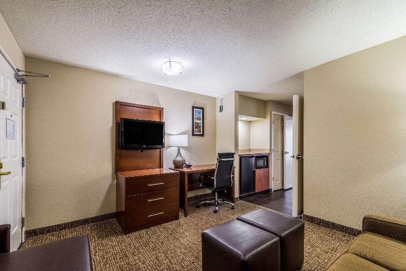 Comfort Inn & Suites Dayton North image