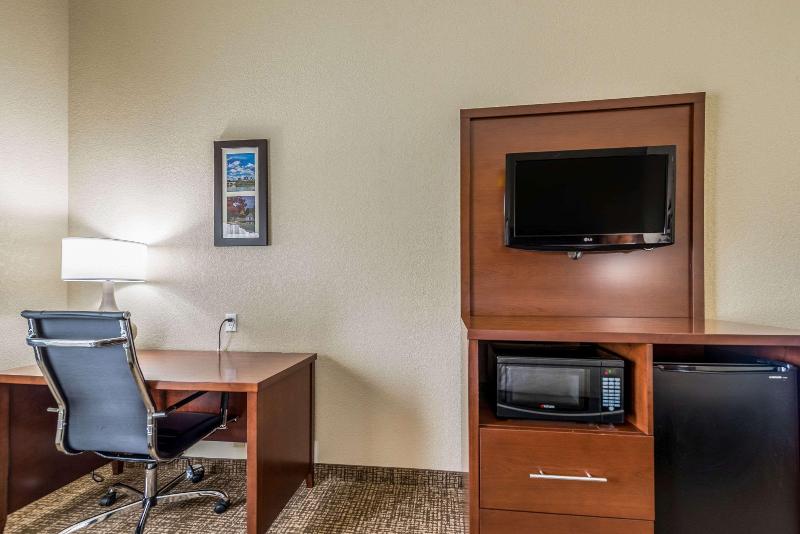 Comfort Inn & Suites Dayton North image