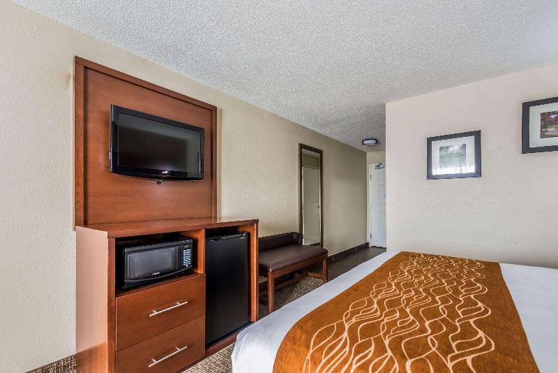 Comfort Inn & Suites Dayton North image