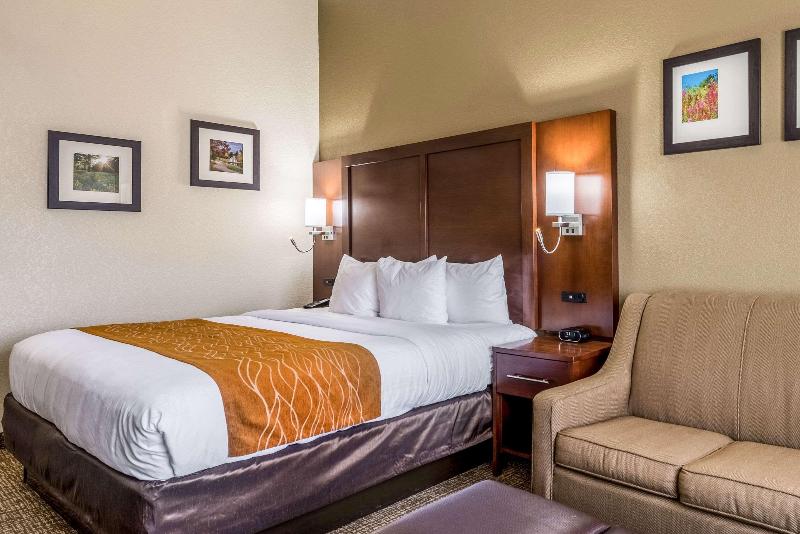 Comfort Inn & Suites Dayton North image