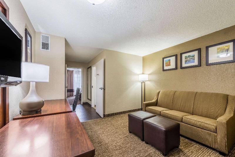 Comfort Inn & Suites Dayton North image