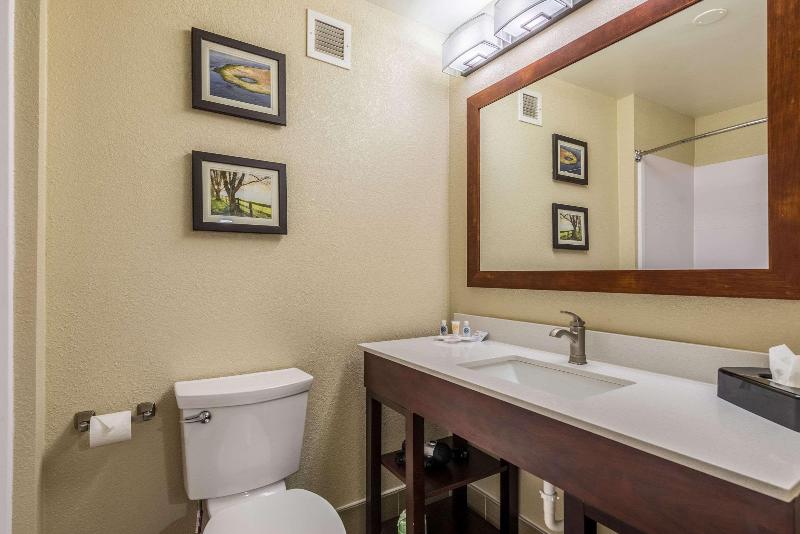 Comfort Inn & Suites Dayton North image