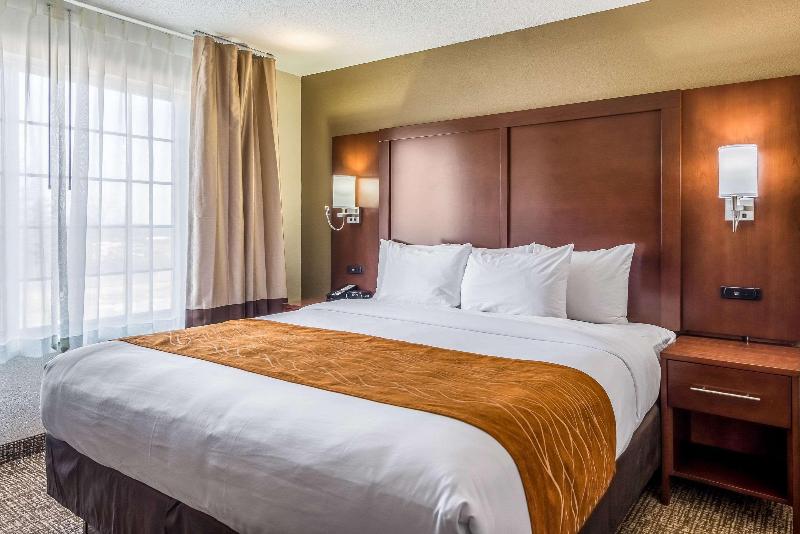 Comfort Inn & Suites Dayton North image