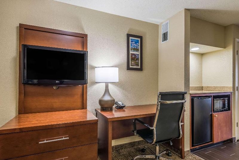 Comfort Inn & Suites Dayton North image