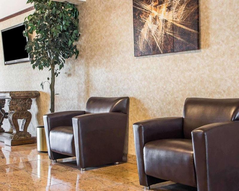 Quality Inn & Suites Middletown - Franklin image