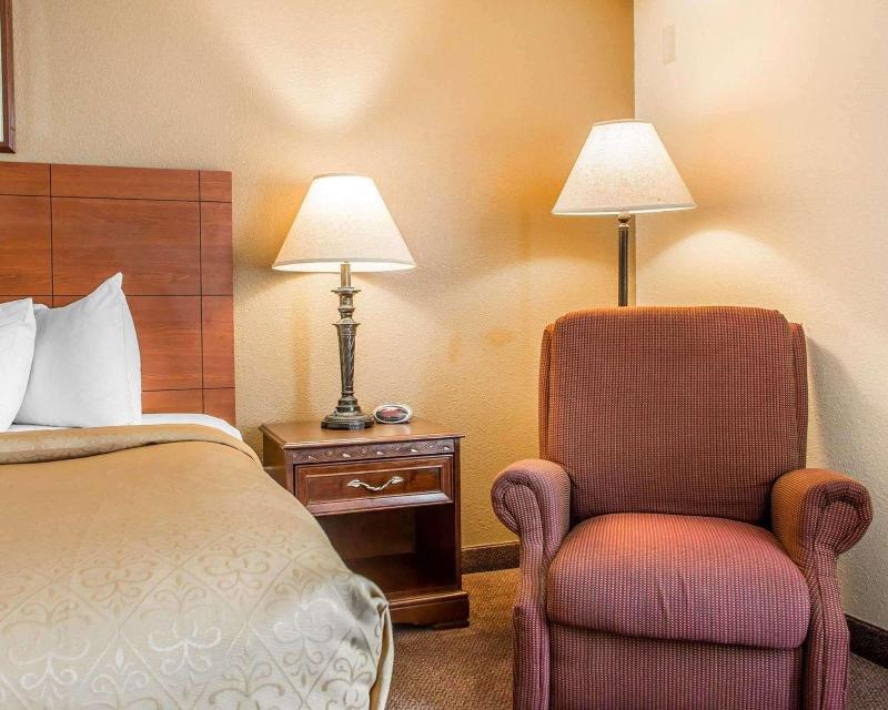 Quality Inn & Suites Middletown - Franklin image