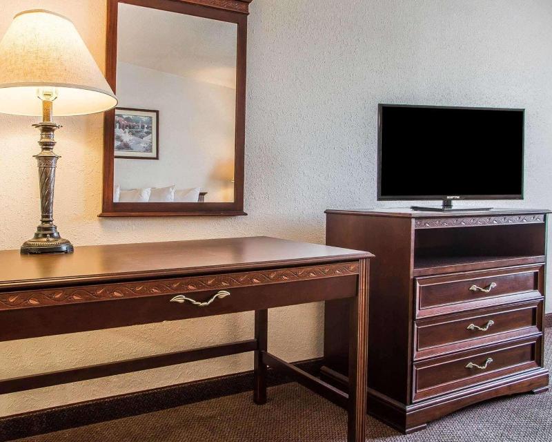Quality Inn & Suites Middletown - Franklin image