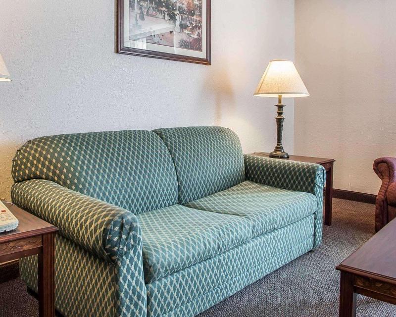 Quality Inn & Suites Middletown - Franklin image