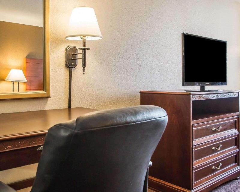 Quality Inn & Suites Middletown - Franklin image
