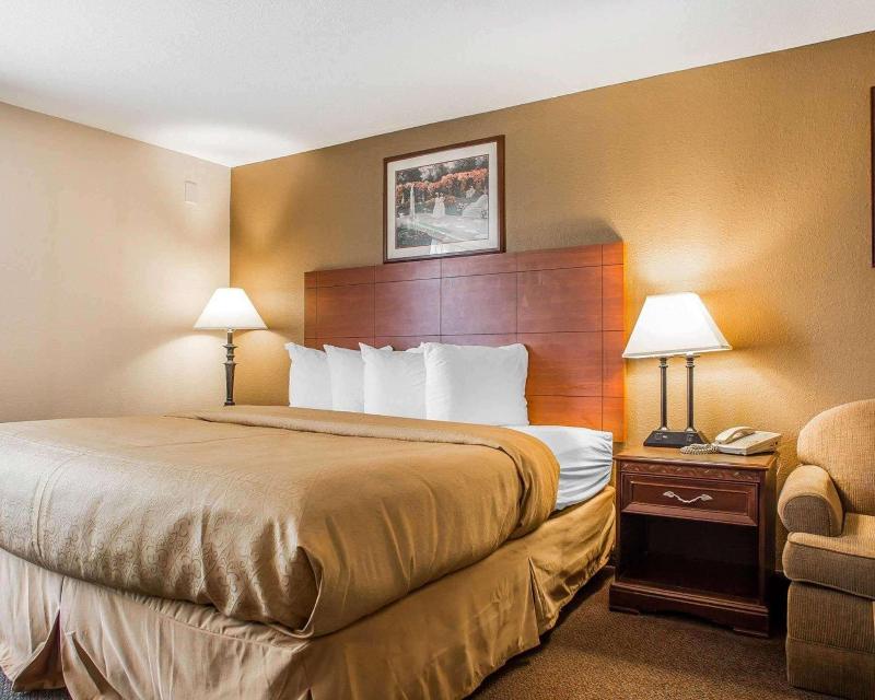 Quality Inn & Suites Middletown - Franklin image