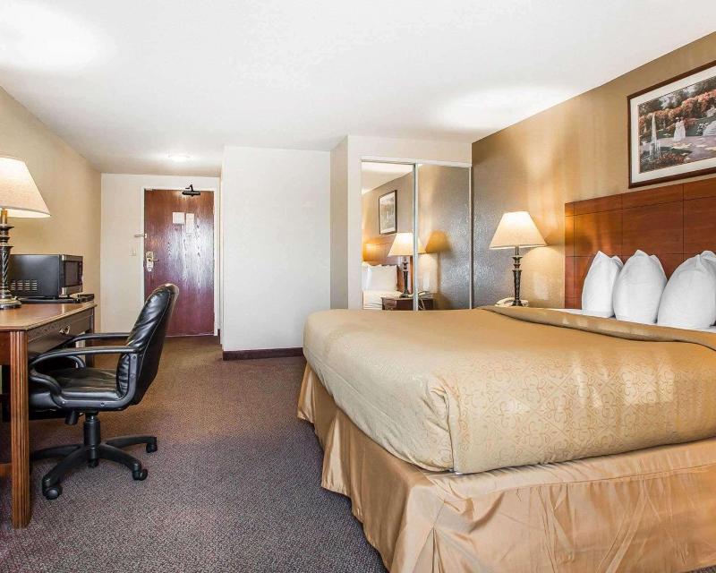 Quality Inn & Suites Middletown - Franklin image