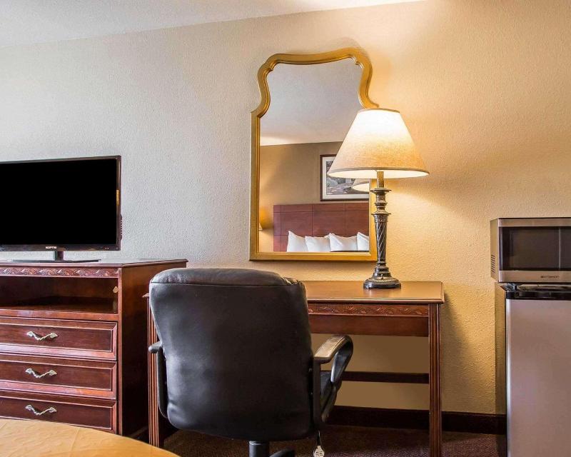 Quality Inn & Suites Middletown - Franklin image