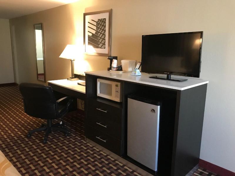 Quality Inn & Suites Middletown - Franklin image