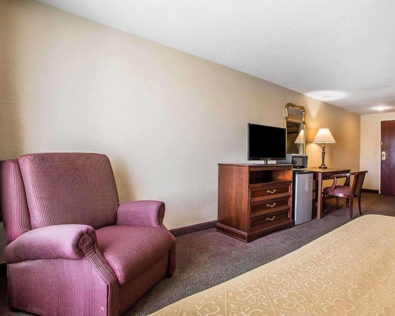 Quality Inn & Suites Middletown - Franklin image