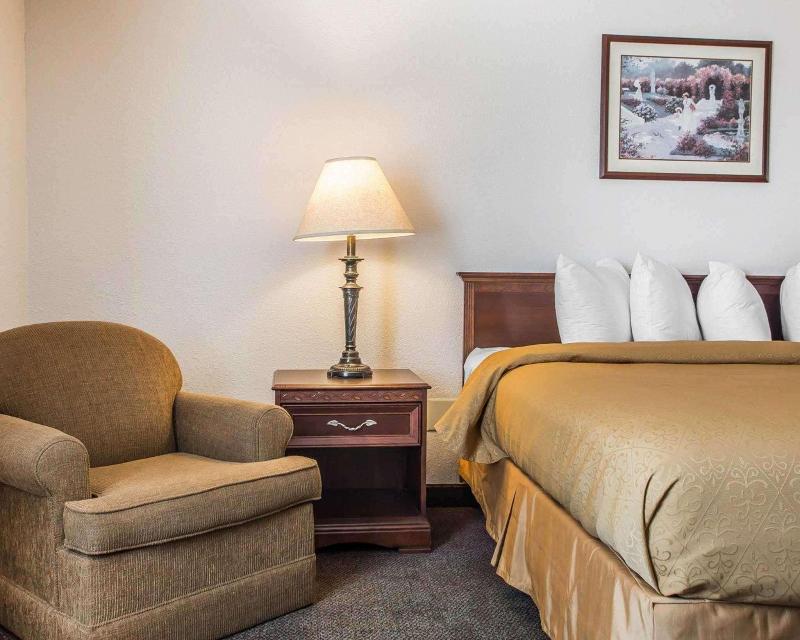 Quality Inn & Suites Middletown - Franklin image