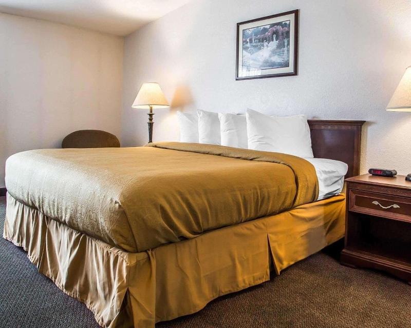Quality Inn & Suites Middletown - Franklin image