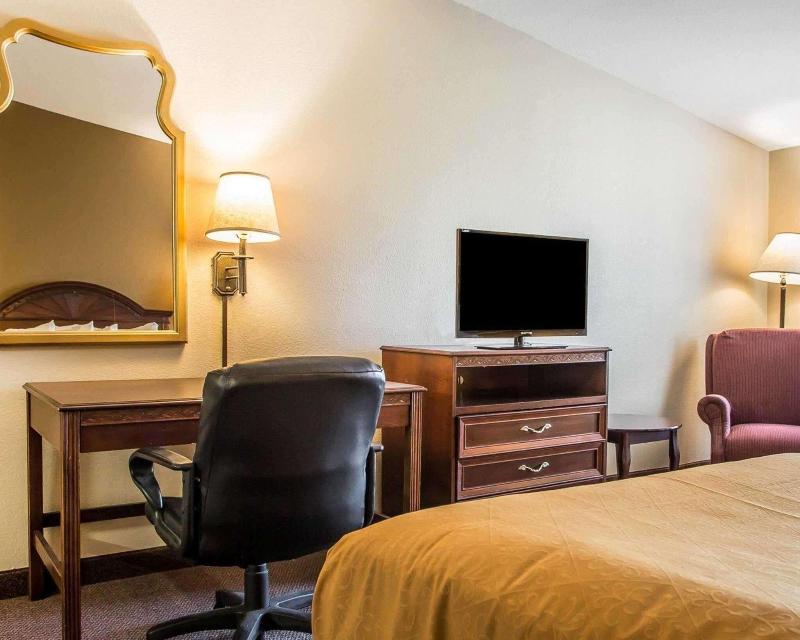 Quality Inn & Suites Middletown - Franklin image