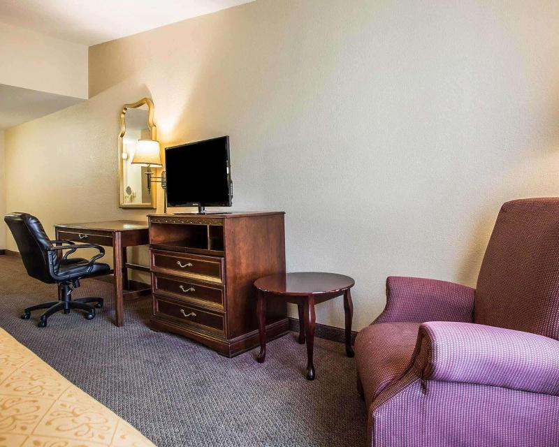 Quality Inn & Suites Middletown - Franklin image