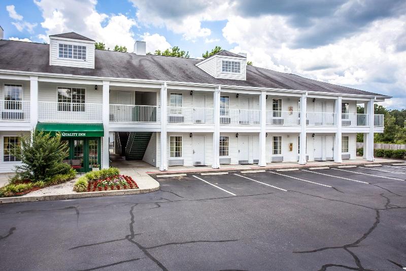 Quality Inn Cheraw image