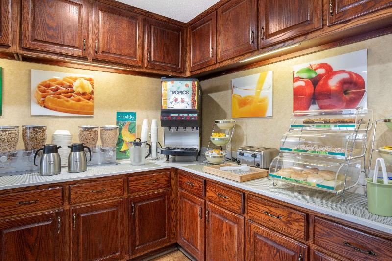 Quality Inn Cheraw image 3
