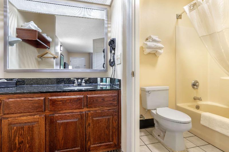 Quality Inn Cheraw image