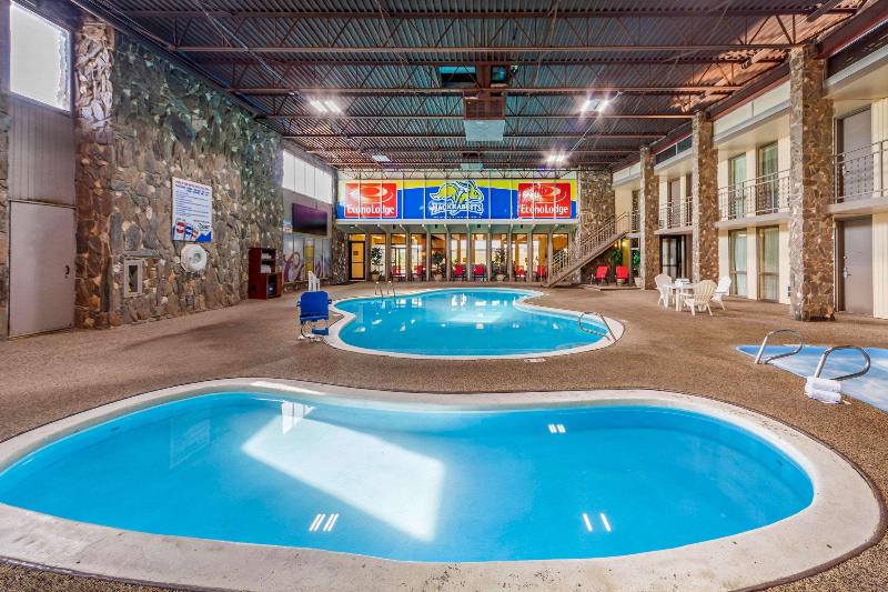 Econo Lodge Inn & Suites image