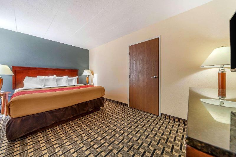 Econo Lodge Inn & Suites image