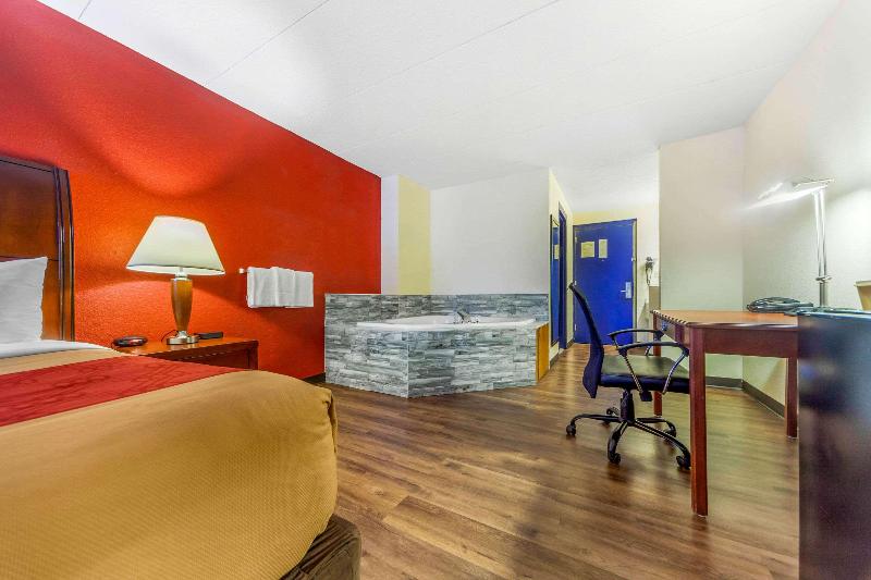 Econo Lodge Inn & Suites image