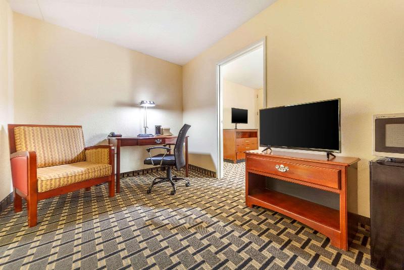 Econo Lodge Inn & Suites image