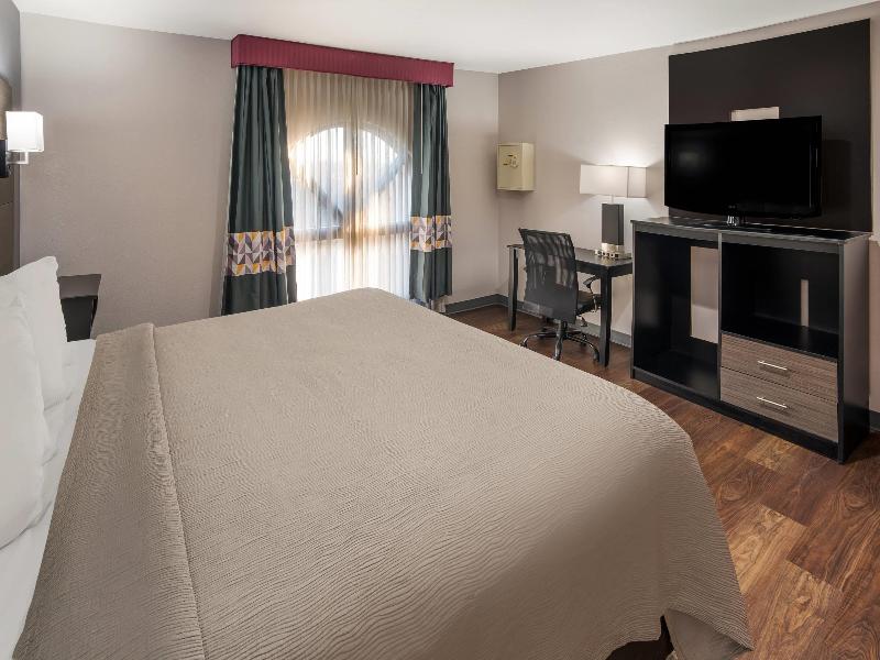 Quality Inn & Suites Cincinnati I-275 image