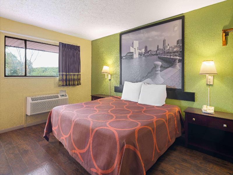 Super 8 by Wyndham Youngstown/Girard image
