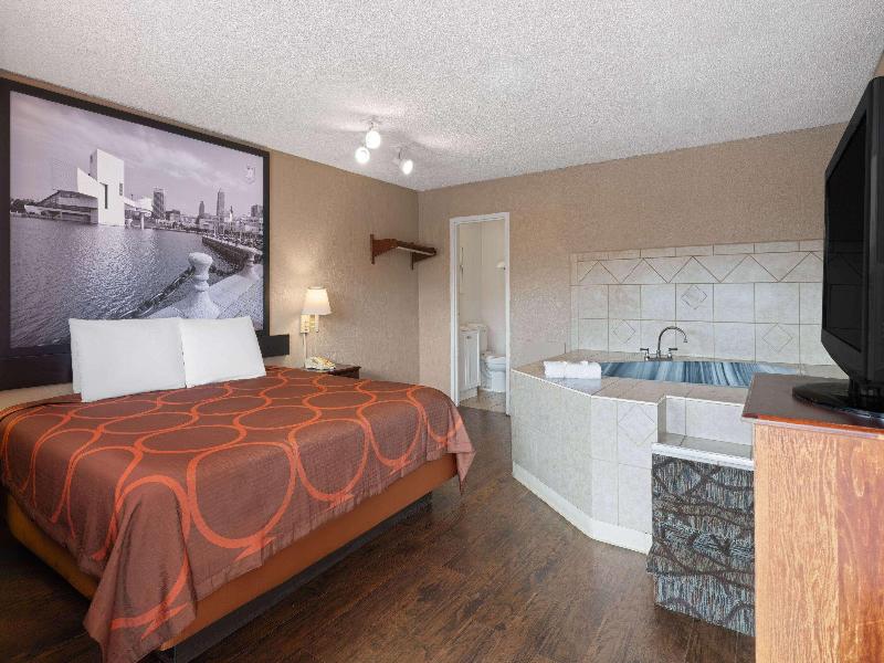 Super 8 by Wyndham Youngstown/Girard image