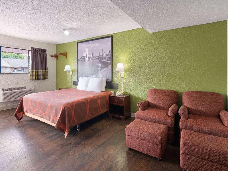 Super 8 by Wyndham Youngstown/Girard image