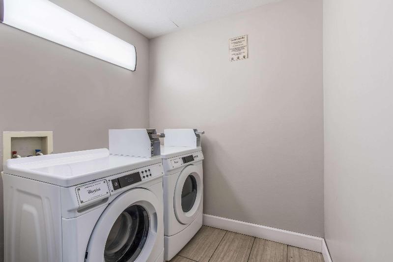 Quality Inn Gallatin-Nashville Metro image