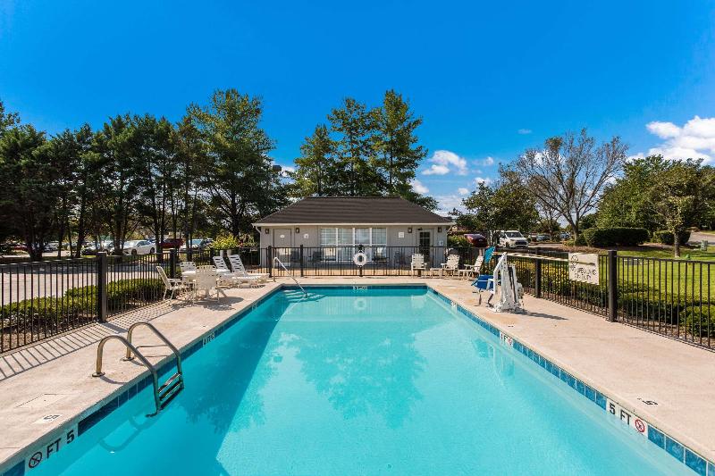 Quality Inn Gallatin-Nashville Metro image