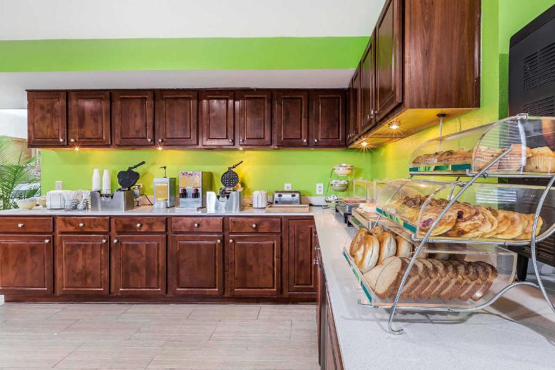 Quality Inn Gallatin-Nashville Metro image