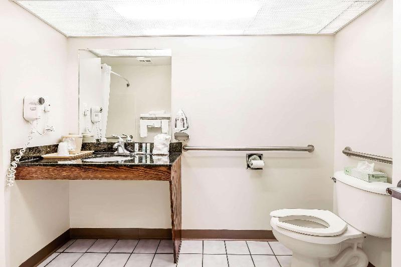 Quality Inn Gallatin-Nashville Metro image